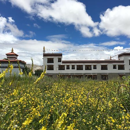 Royal Mustang Resort Nāmbo Exterior photo