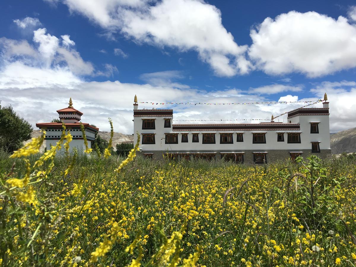 Royal Mustang Resort Nāmbo Exterior photo