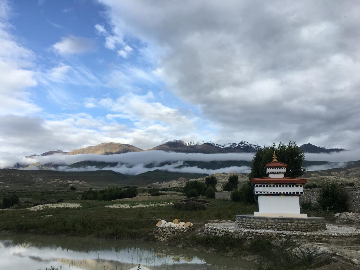Royal Mustang Resort Nāmbo Exterior photo