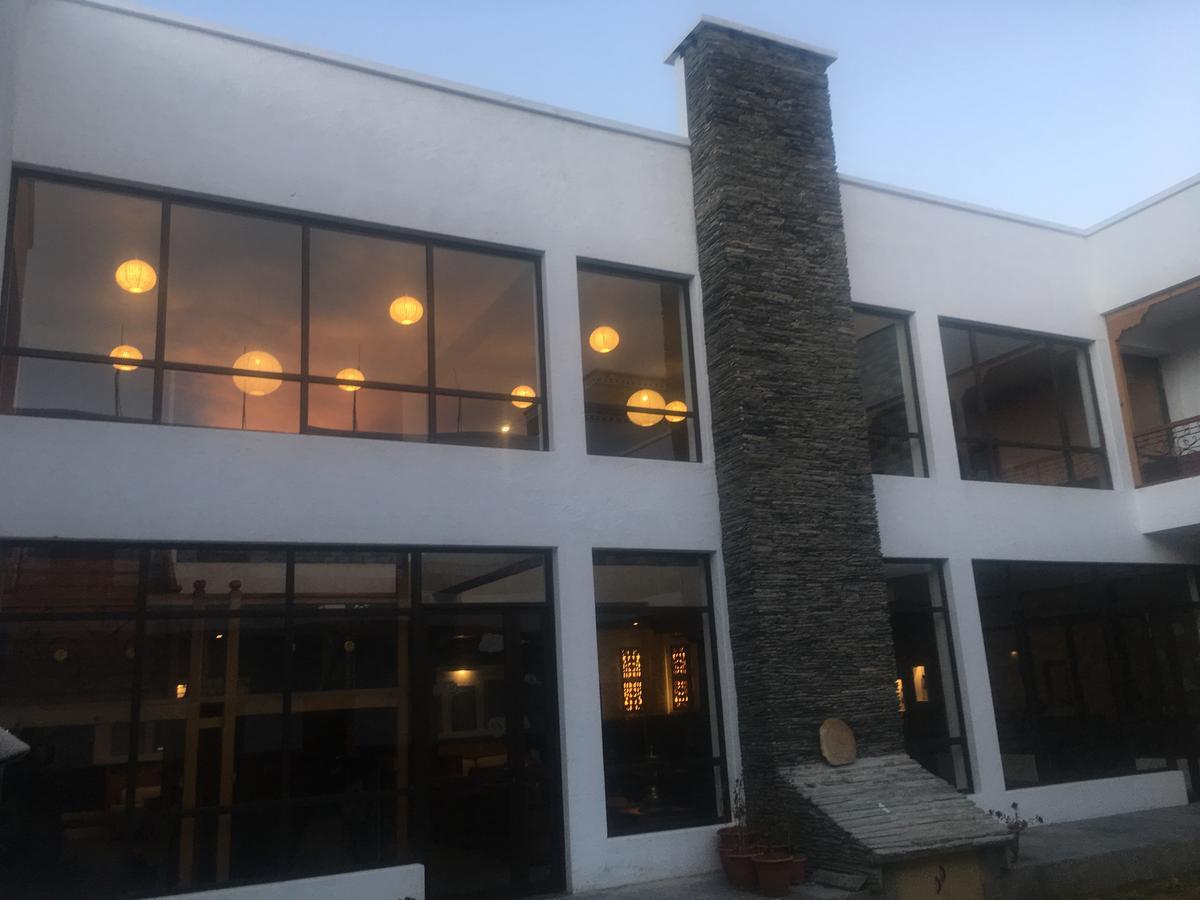 Royal Mustang Resort Nāmbo Exterior photo